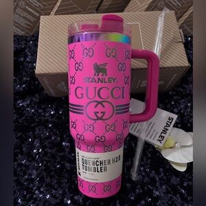 🎁Stanley Pink Quencher H2.0 Tumbler🎁